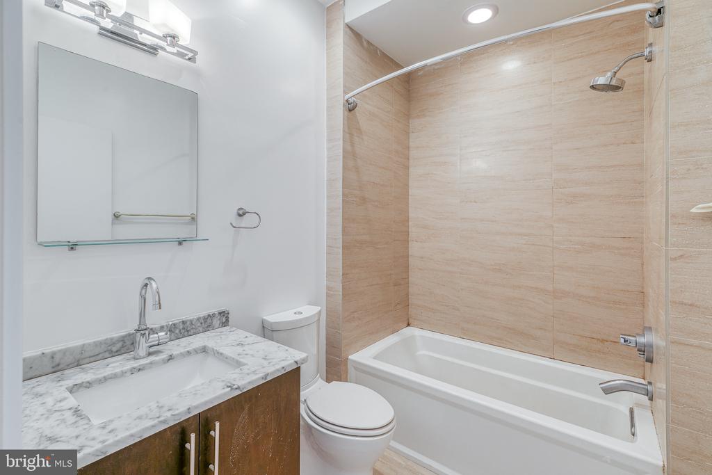 412 N FRONT STREET Unit: 15