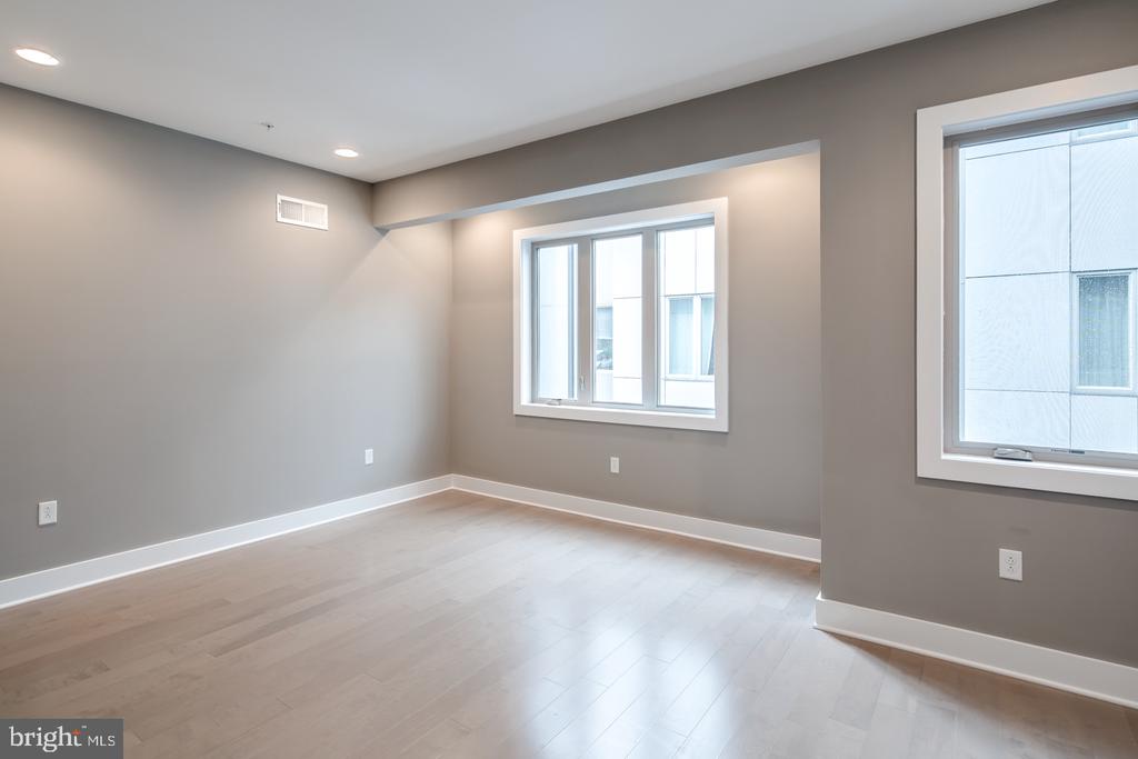 826 N 3RD STREET Unit: 2