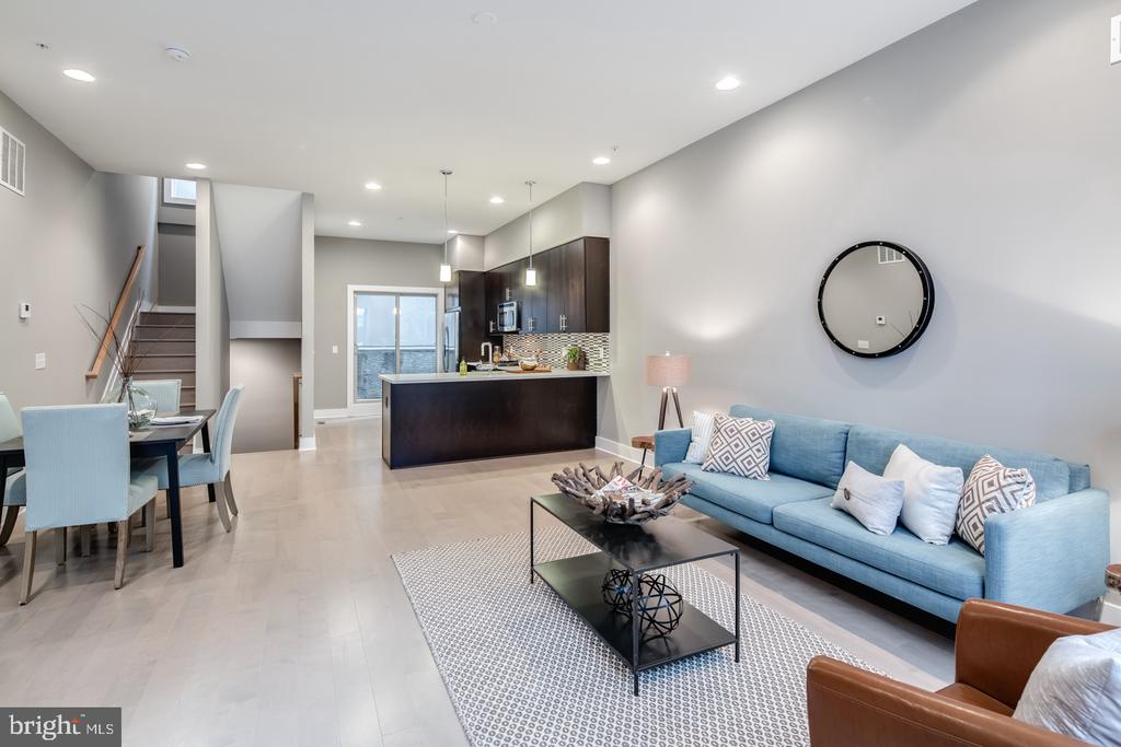 826 N 3RD STREET Unit: 2