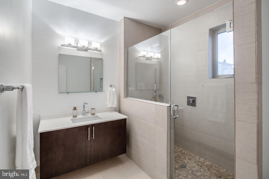 826 N 3RD STREET Unit: 2