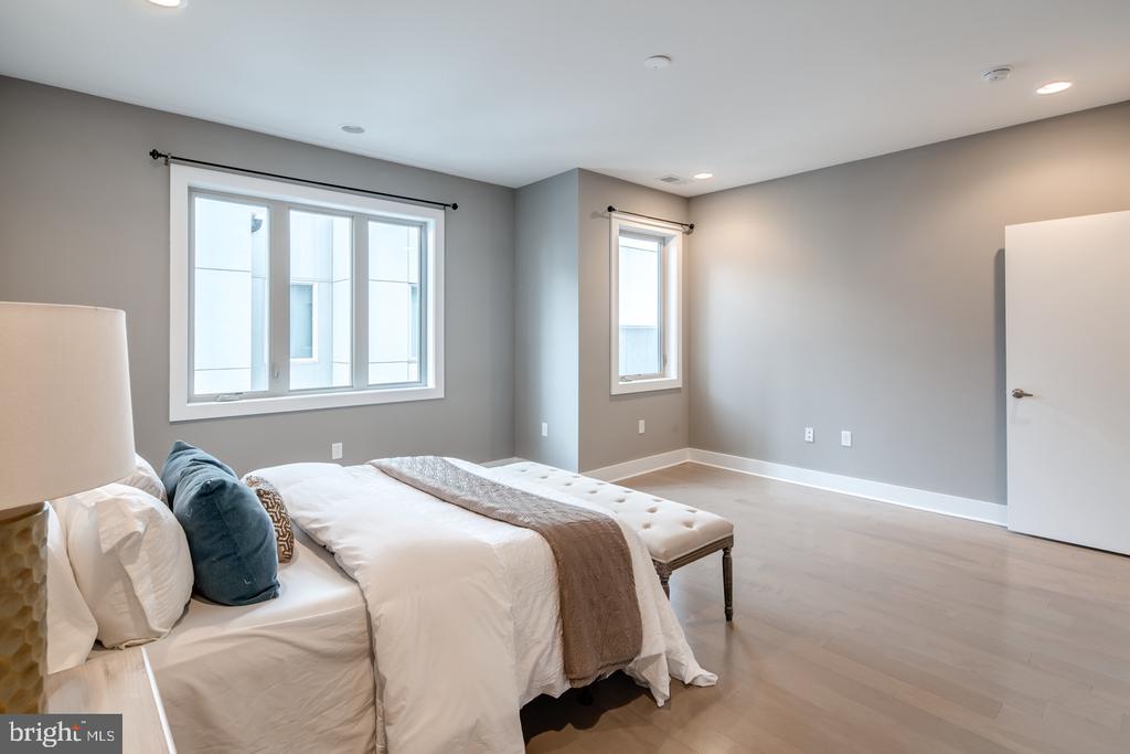 826 N 3RD STREET Unit: 2