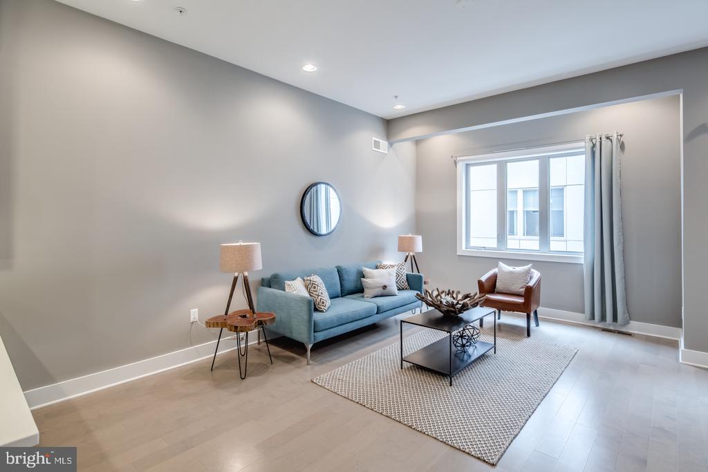 826 N 3RD STREET Unit: 2