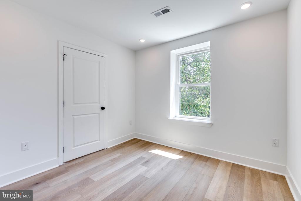 4218 BALTIMORE AVENUE Unit: 4C