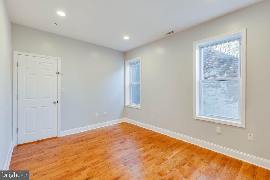 2554 N 8TH STREET Unit: 2