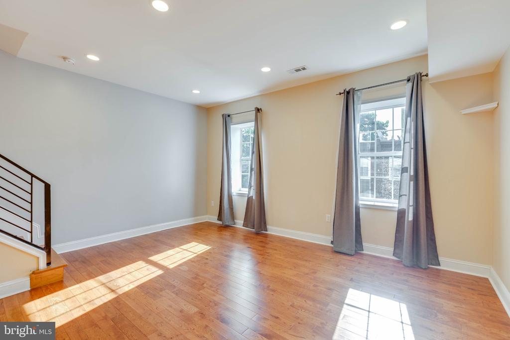 2554 N 8TH STREET Unit: 2