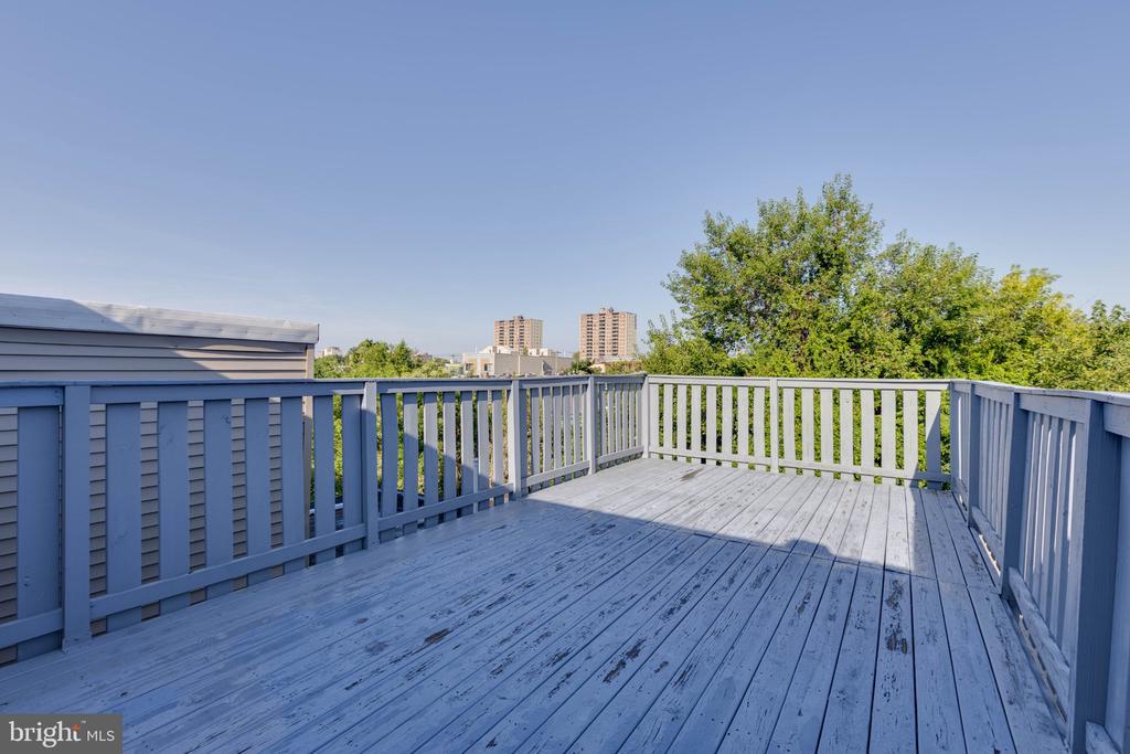 2554 N 8TH STREET Unit: 2
