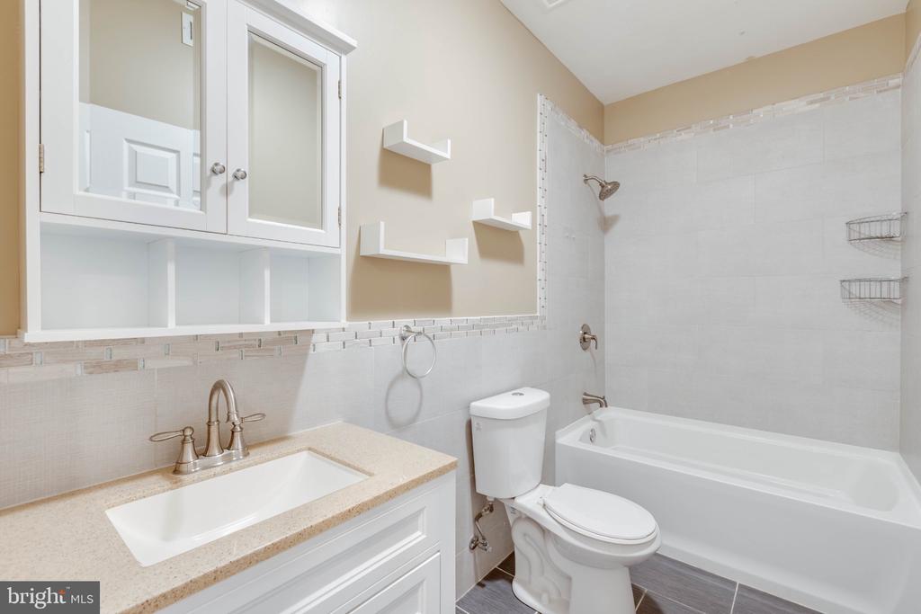 2554 N 8TH STREET Unit: 2