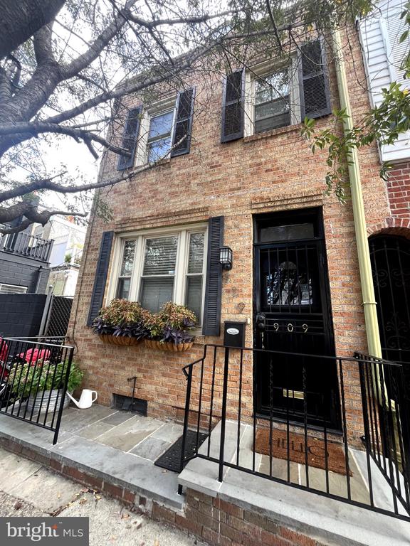 909 S 3RD STREET