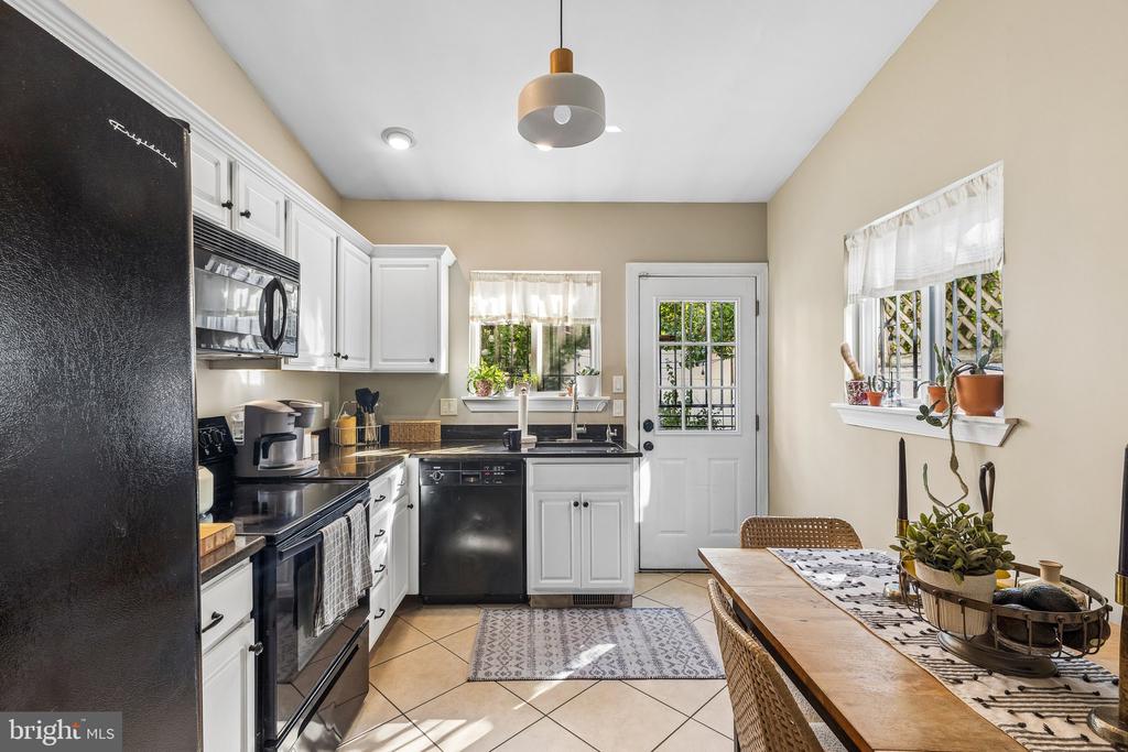909 S 3RD STREET