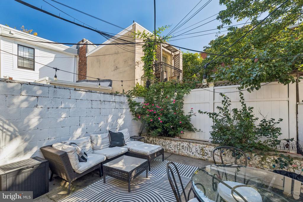909 S 3RD STREET