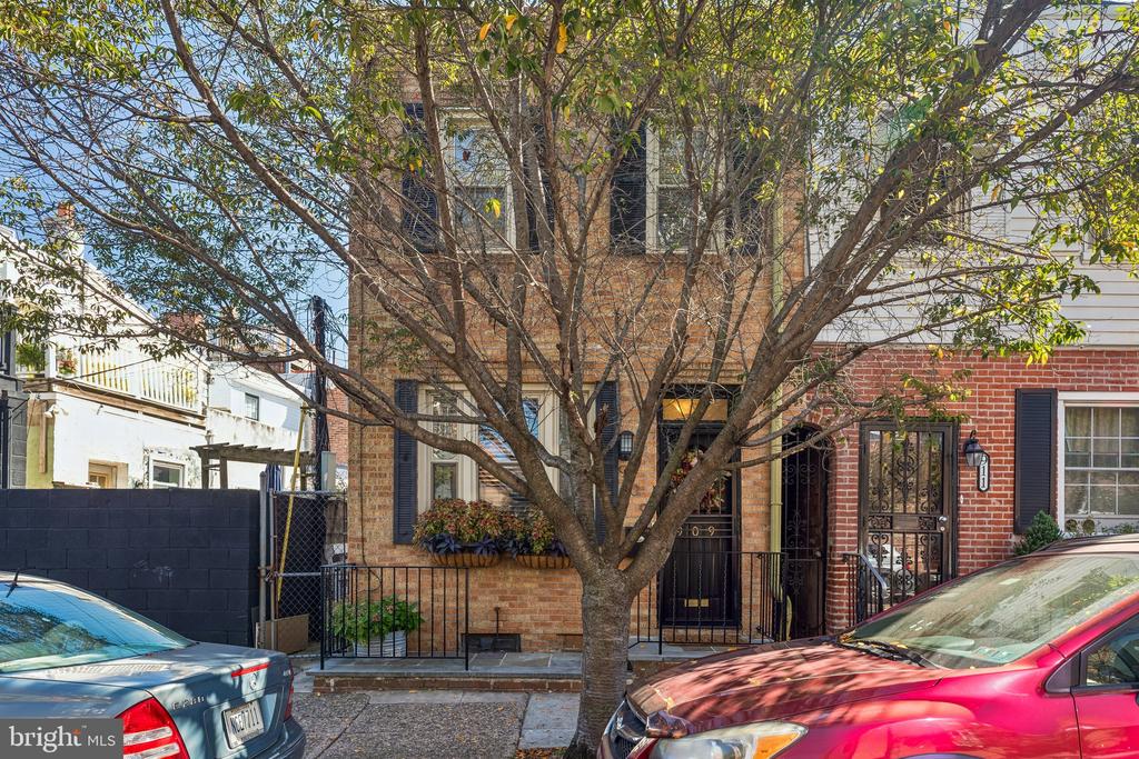 909 S 3RD STREET
