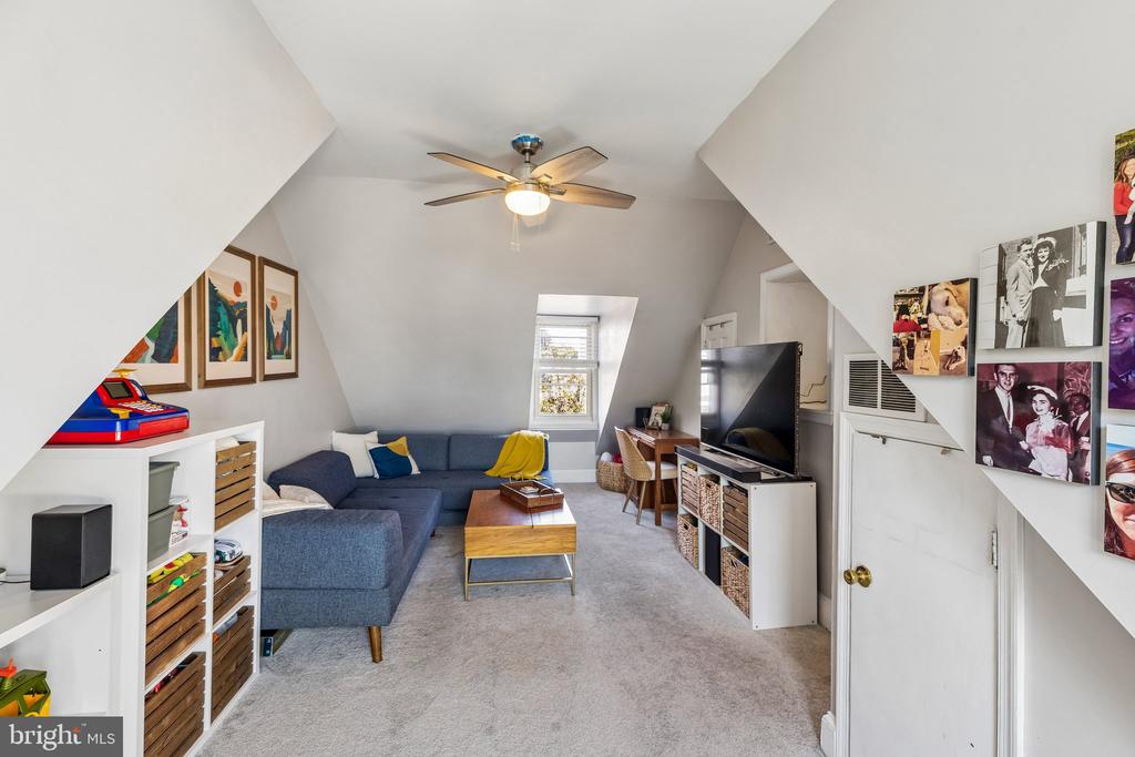 909 S 3RD STREET