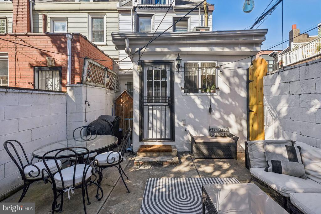 909 S 3RD STREET