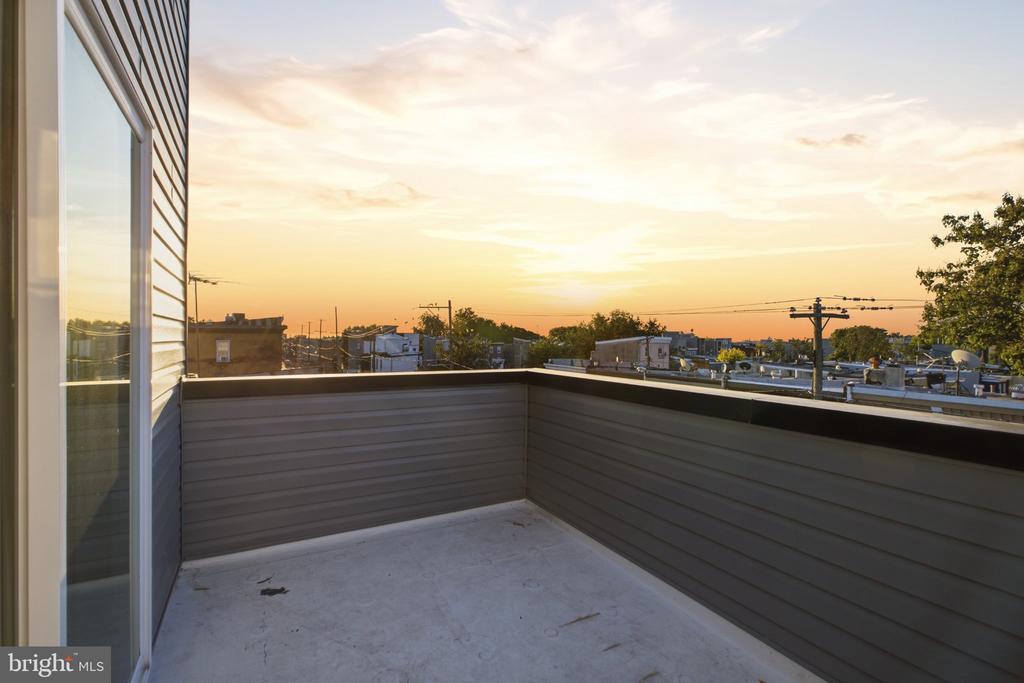 731 W HUNTINGDON STREET Unit: 2