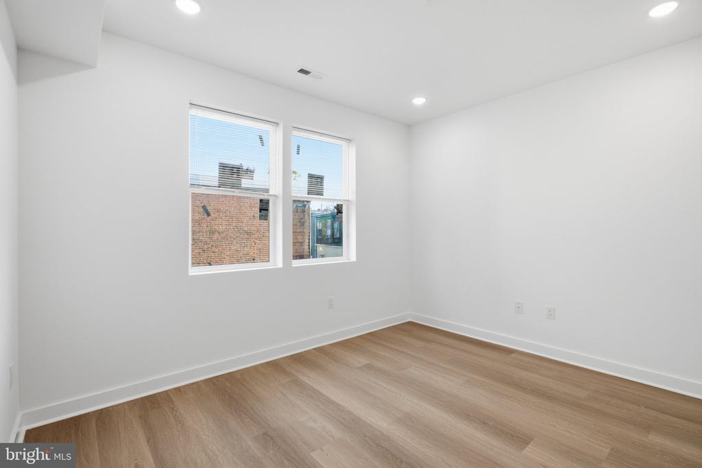 731 W HUNTINGDON STREET Unit: 2