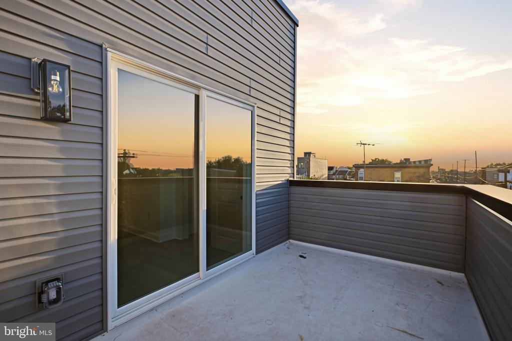 731 W HUNTINGDON STREET Unit: 2