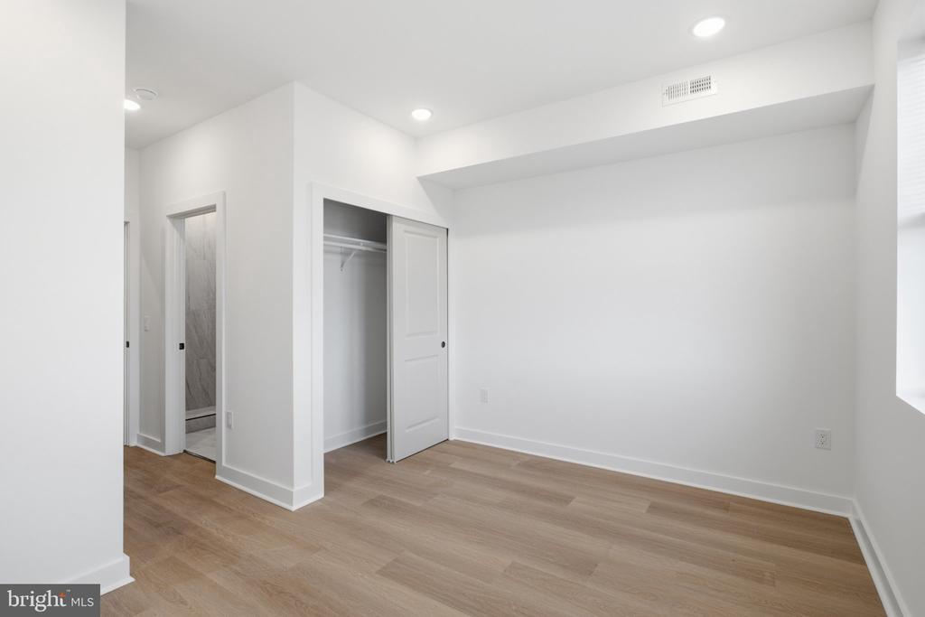 731 W HUNTINGDON STREET Unit: 2