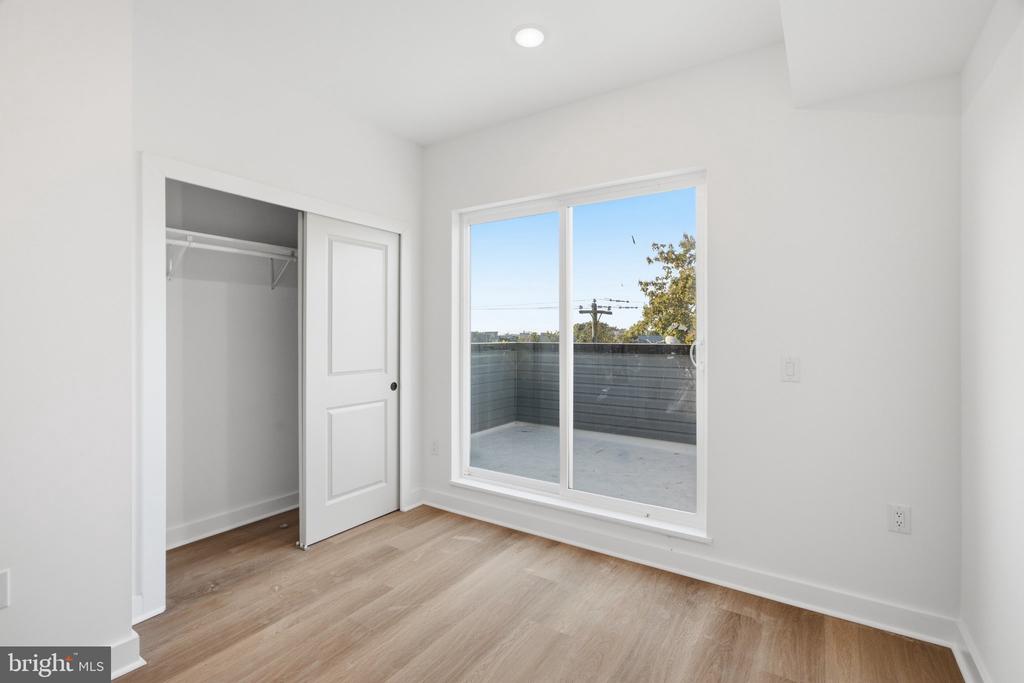 731 W HUNTINGDON STREET Unit: 2
