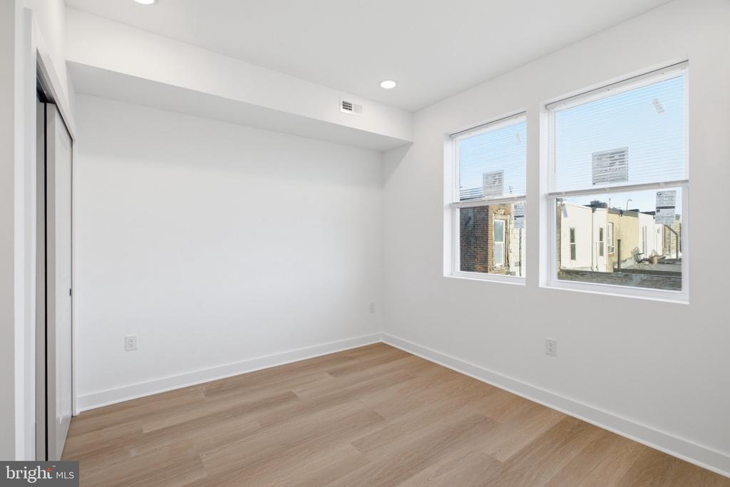 731 W HUNTINGDON STREET Unit: 2