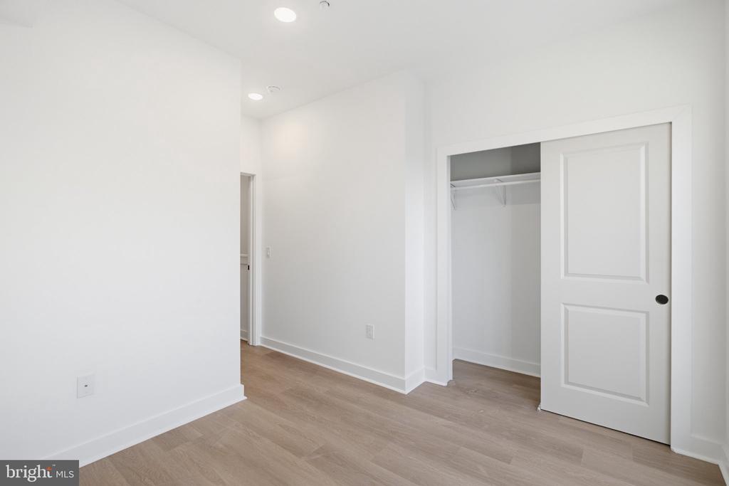731 W HUNTINGDON STREET Unit: 2