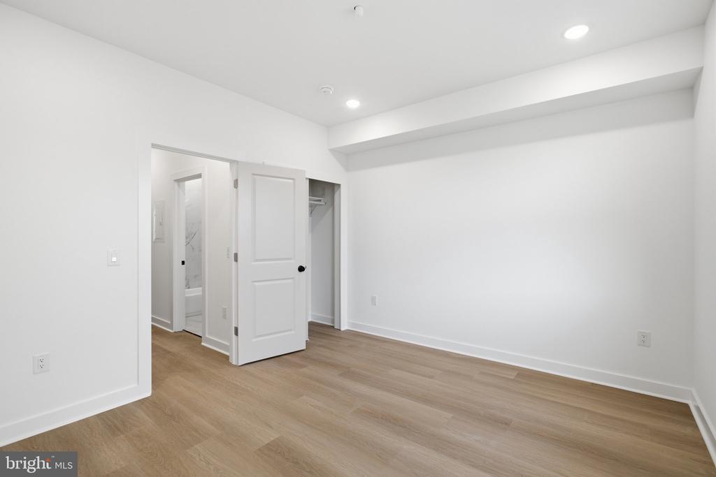 731 W HUNTINGDON STREET Unit: 2