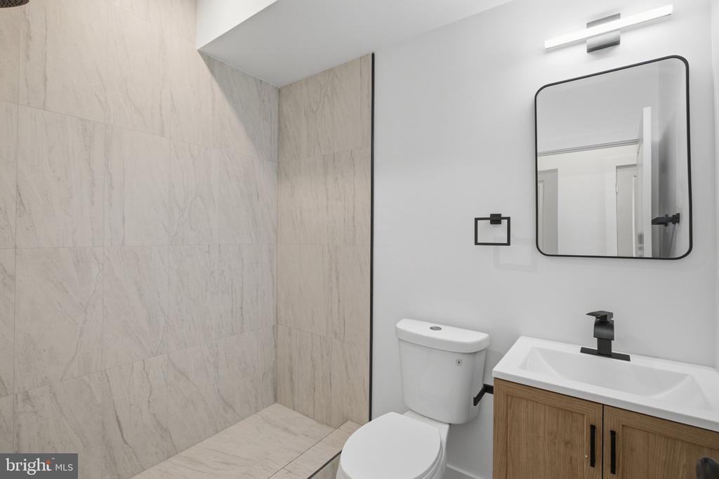 731 W HUNTINGDON STREET Unit: 2