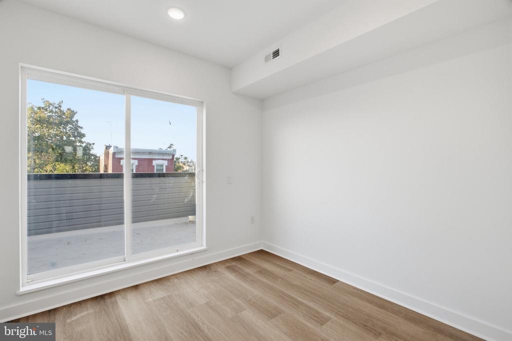 731 W HUNTINGDON STREET Unit: 2