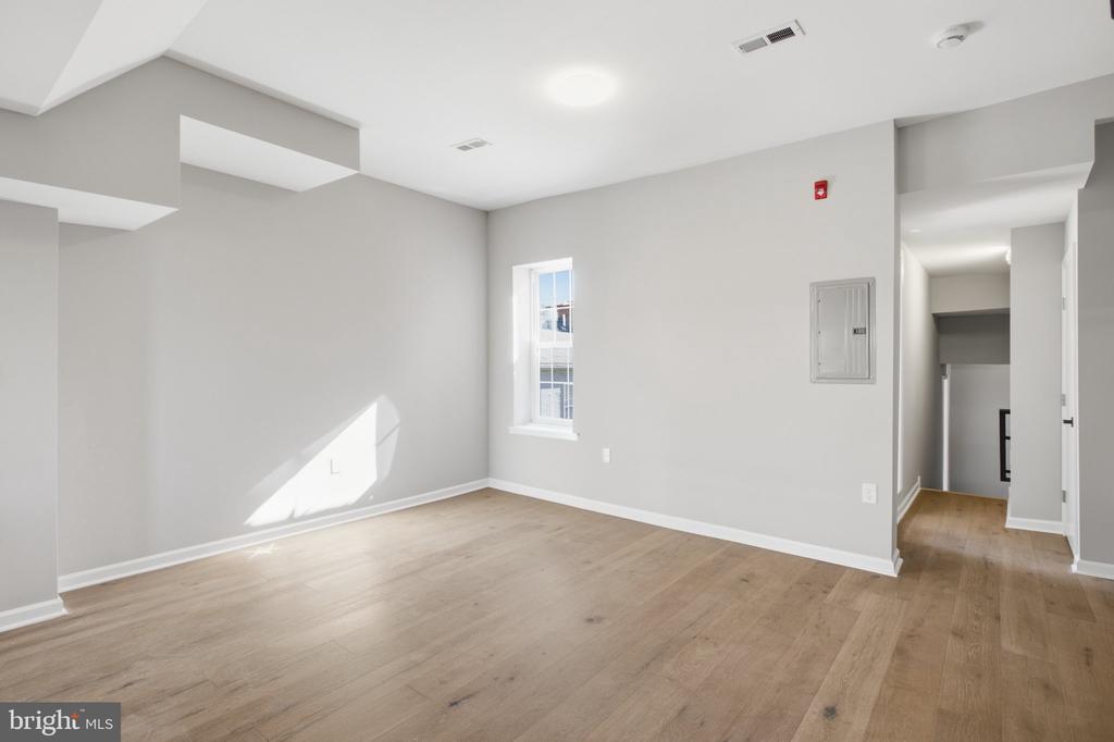 1632 MOUNT VERNON STREET Unit: PH