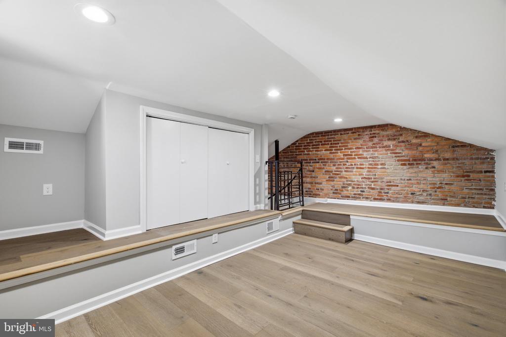 1632 MOUNT VERNON STREET Unit: PH
