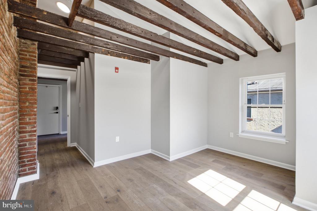 1632 MOUNT VERNON STREET Unit: PH