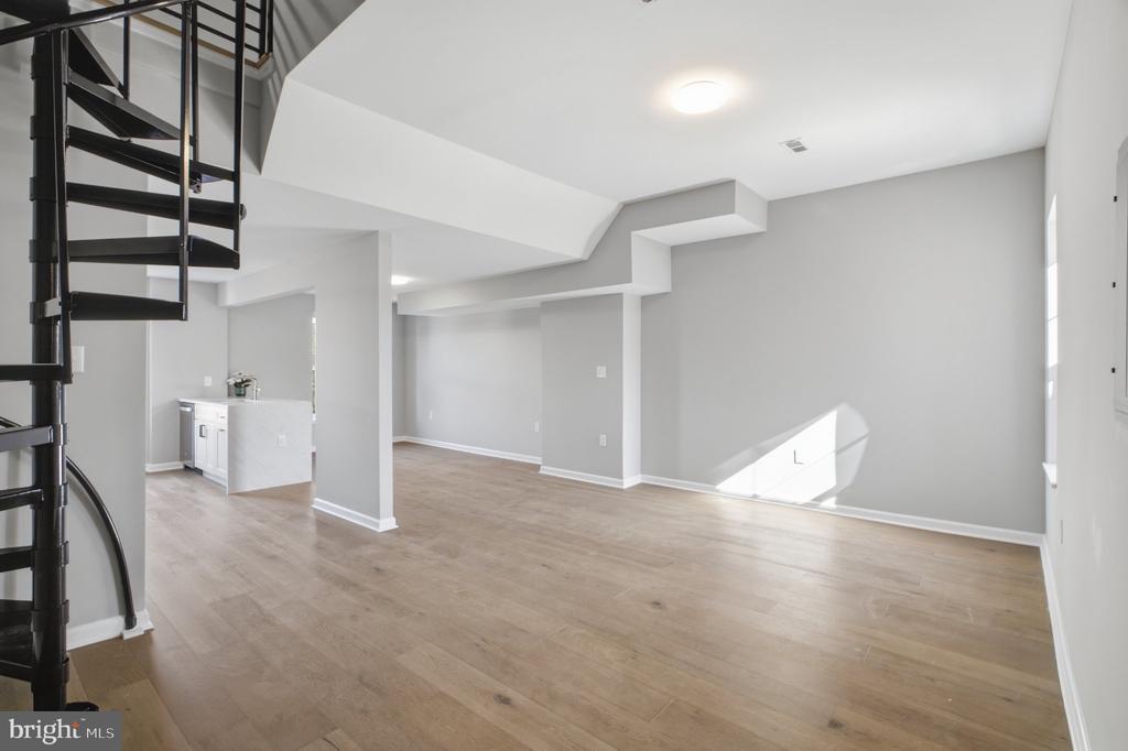 1632 MOUNT VERNON STREET Unit: PH