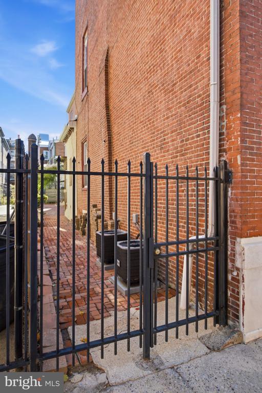 1632 MOUNT VERNON STREET Unit: PH