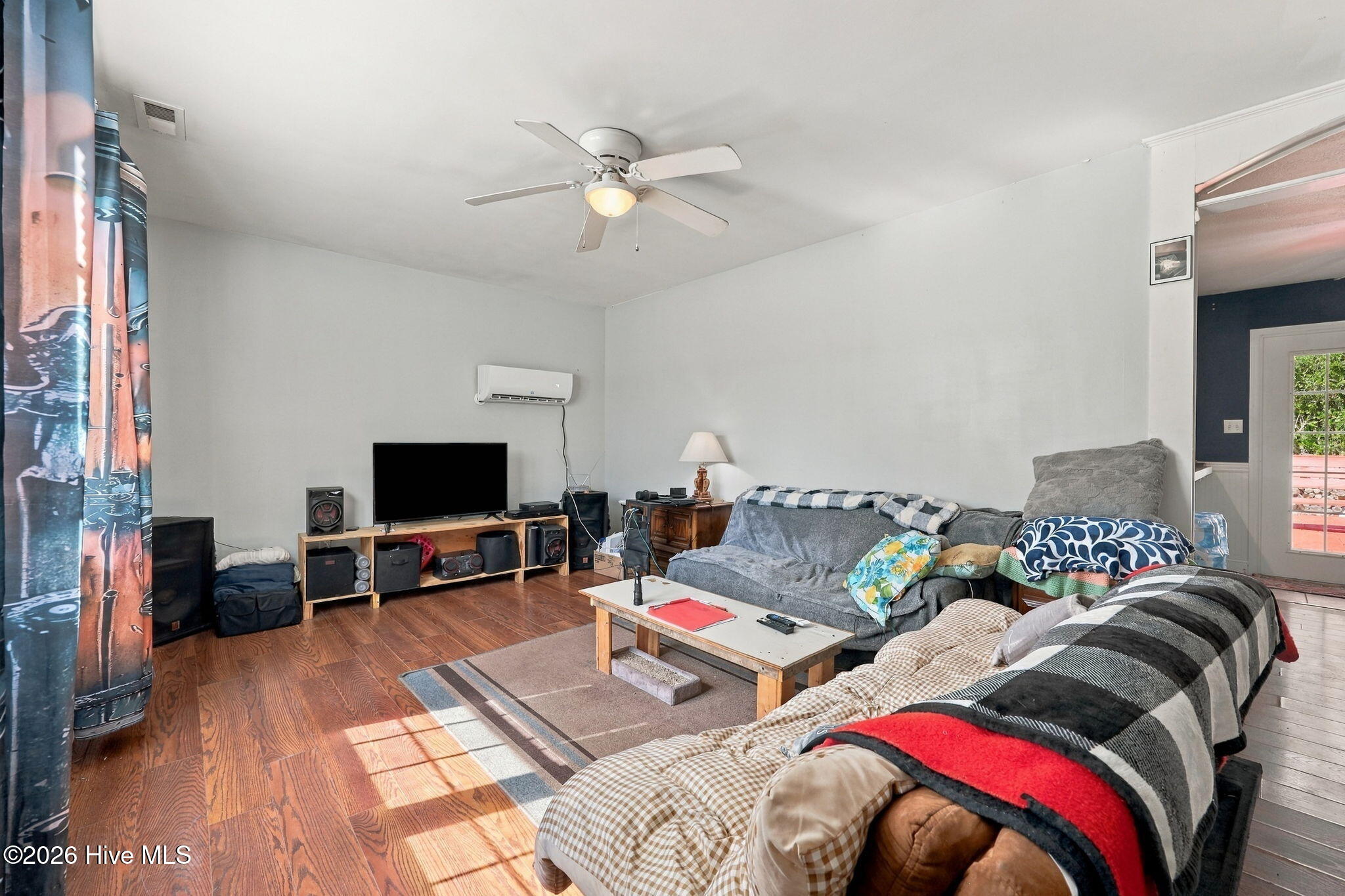 212 Kenneth Boulevard