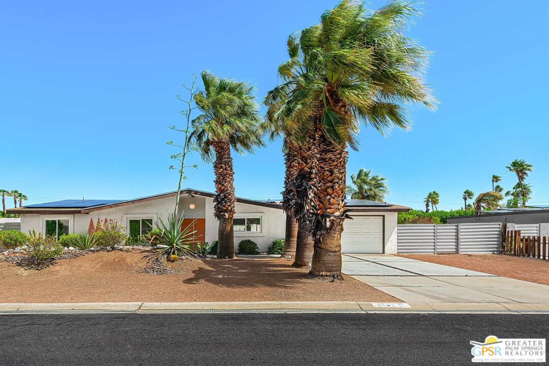 2864 E Valencia Rd