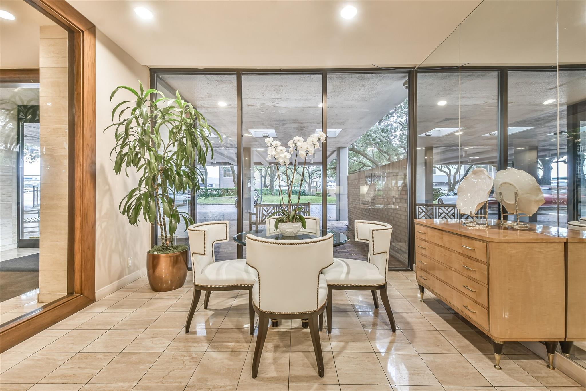 14 Greenway Plaza # 21P