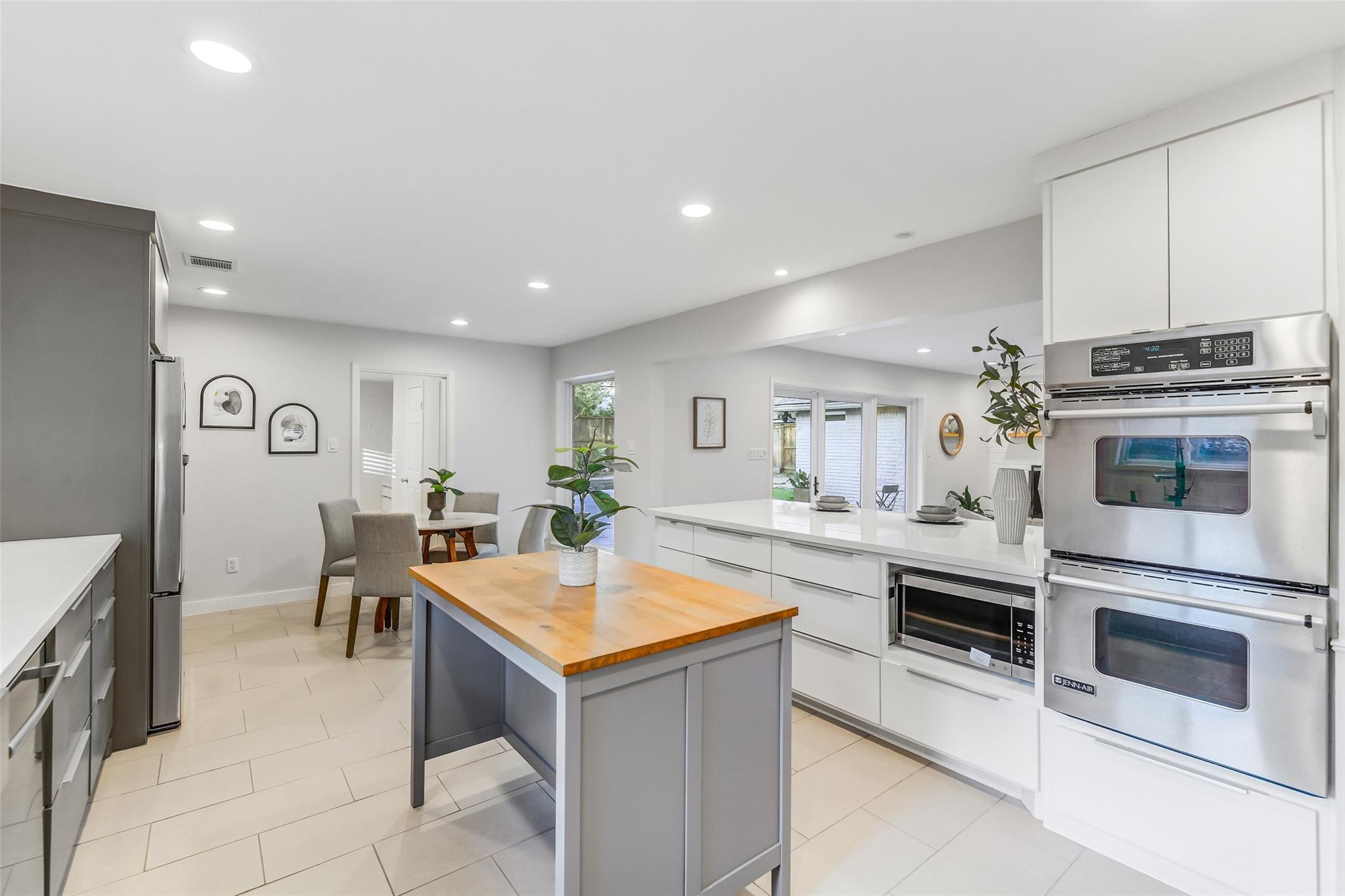 12326 Old Oaks Drive