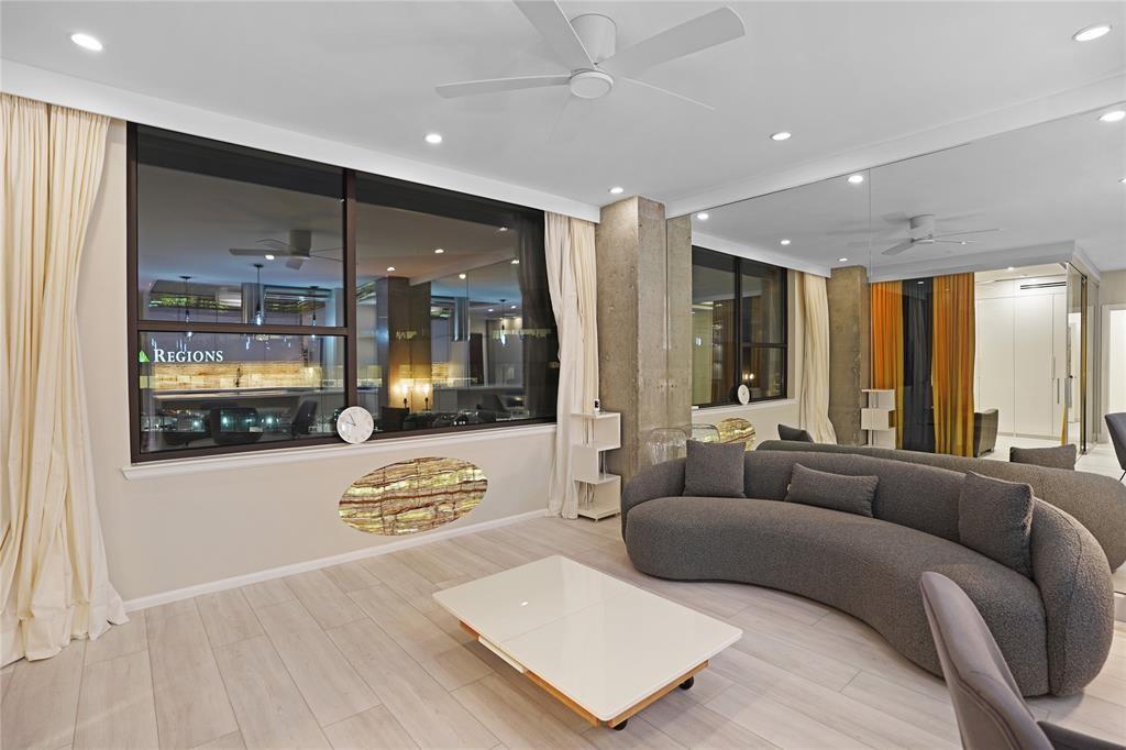 14 Greenway Plaza # 15L