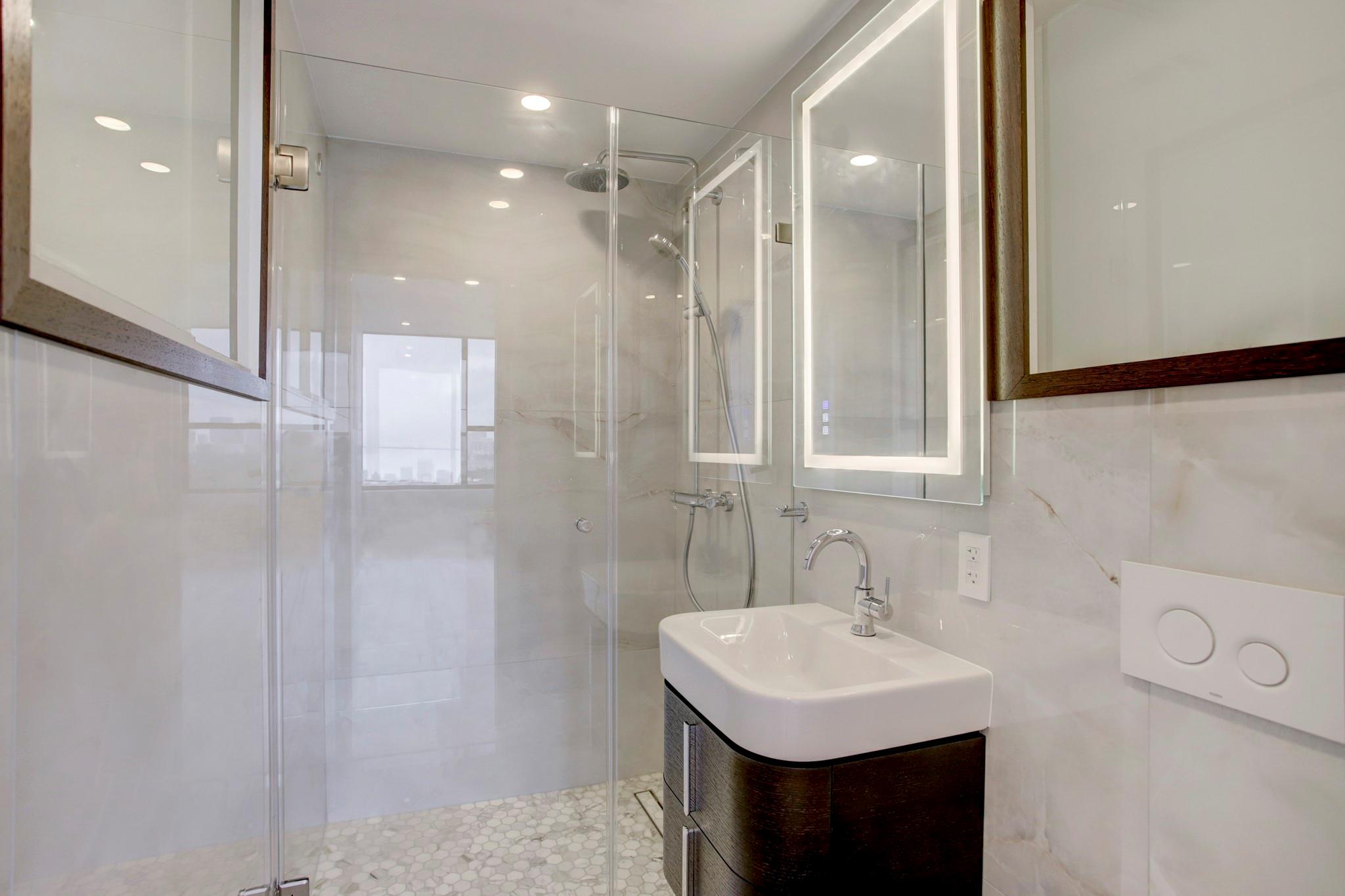 14 Greenway Plaza # 15L