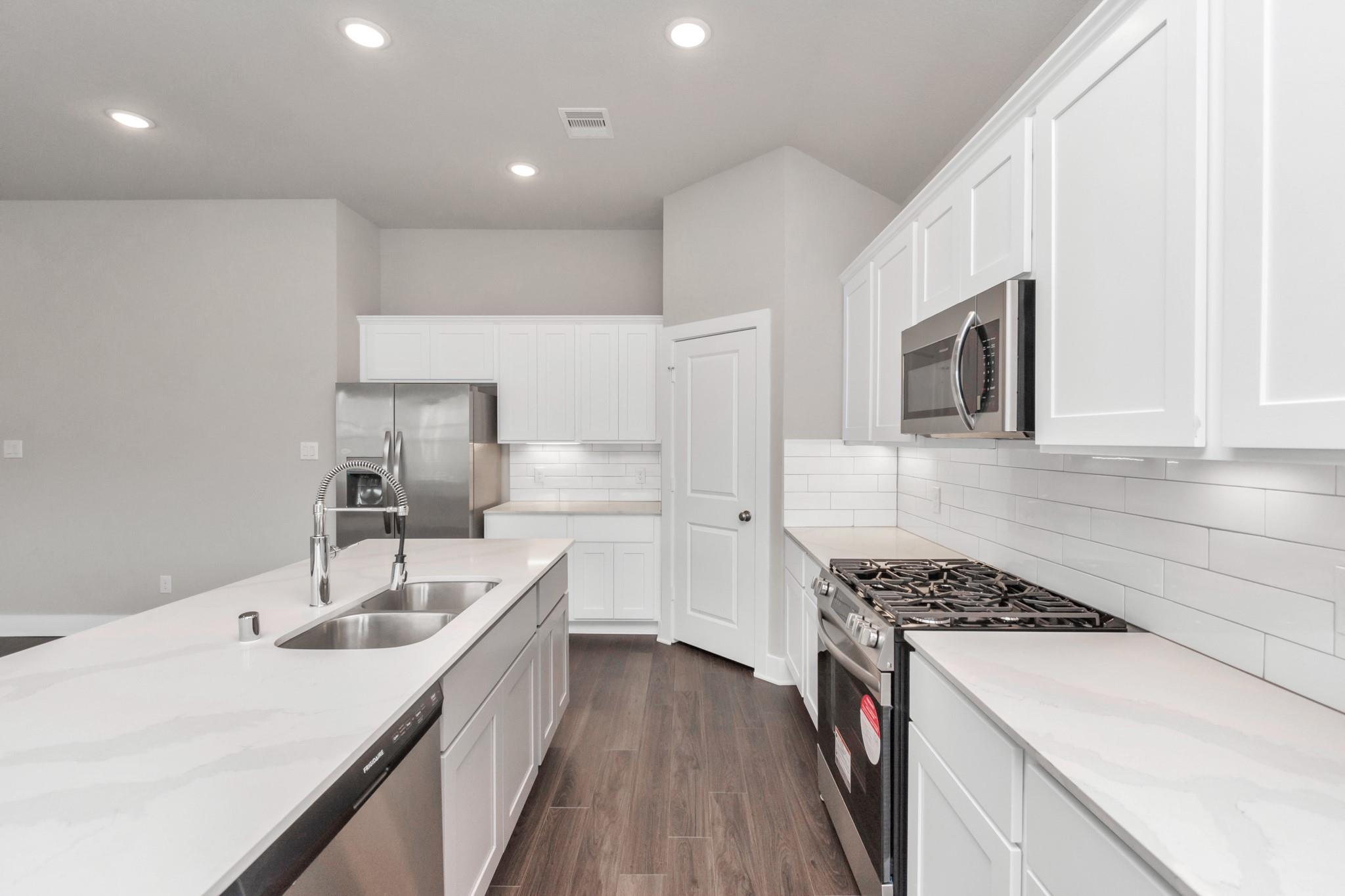 1210 Crescent Peak Drive, Rosharon