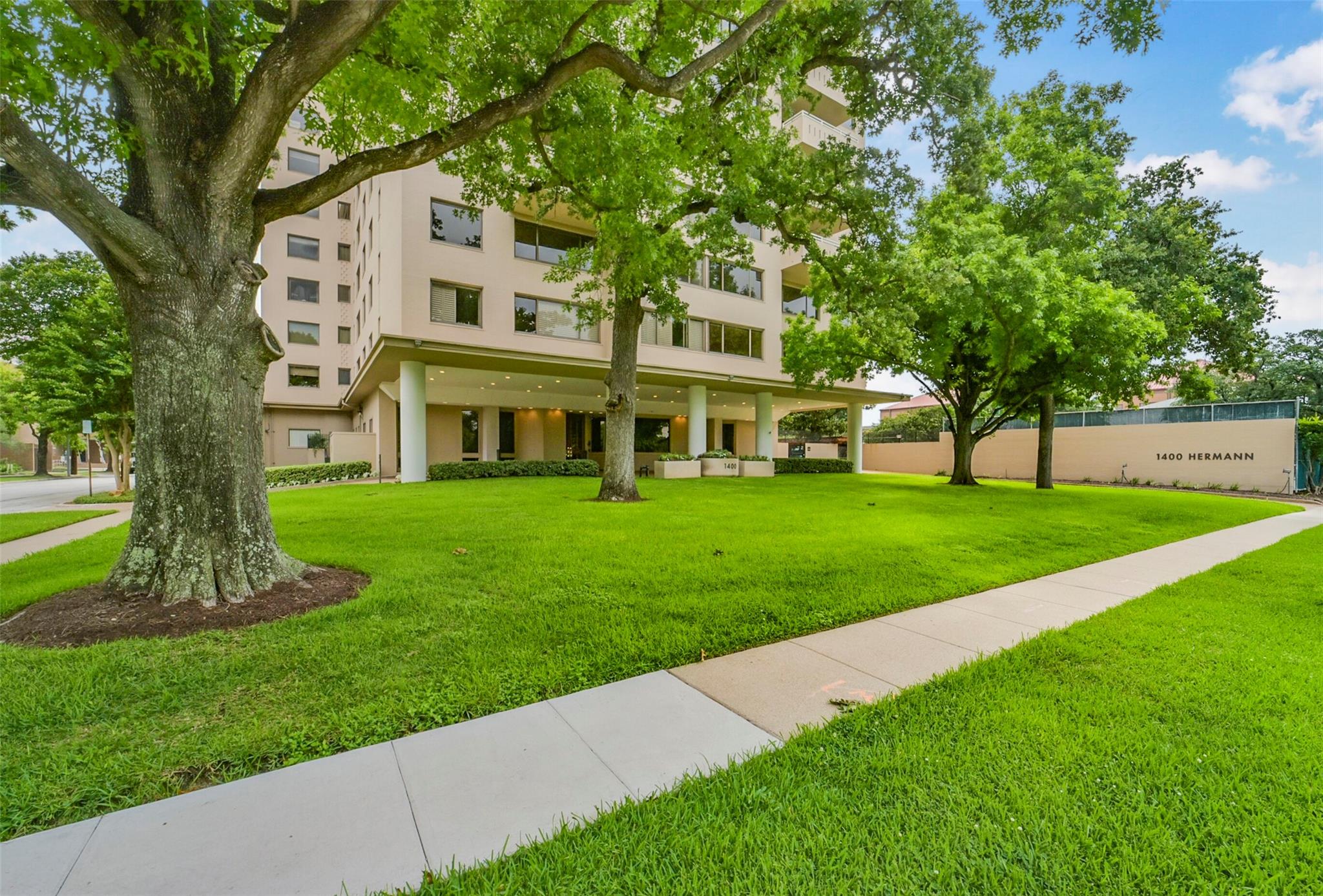 1400 Hermann Drive # 11A