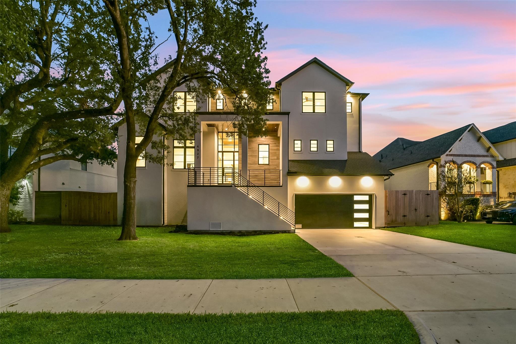 4927 Heatherglen Drive