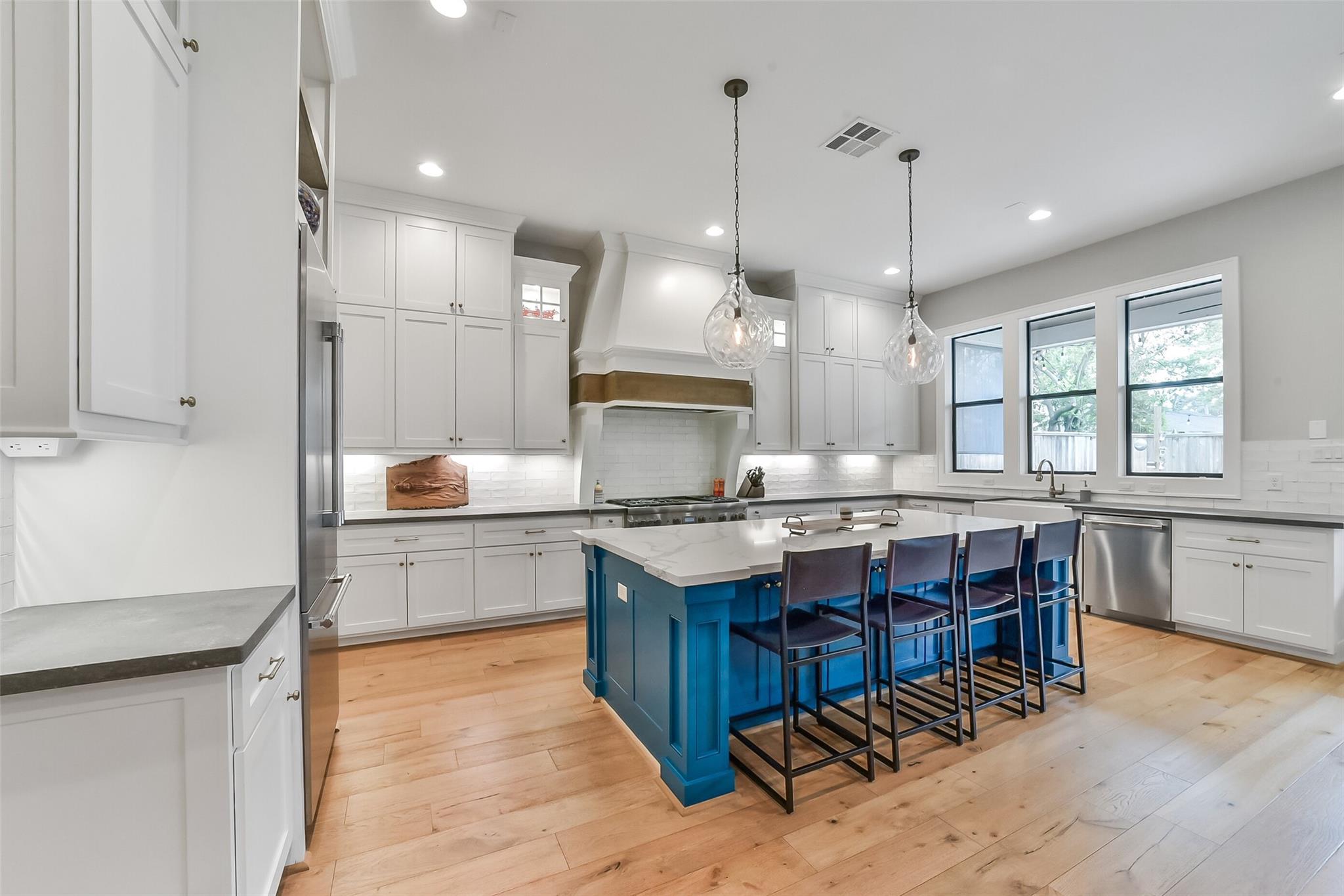 1216 Chantilly Lane