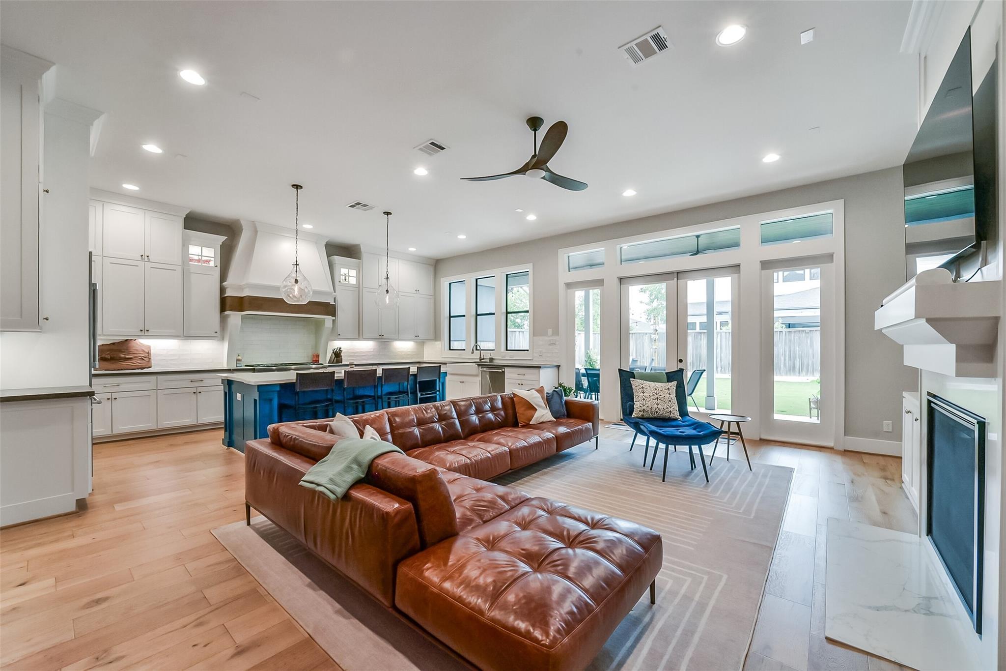 1216 Chantilly Lane