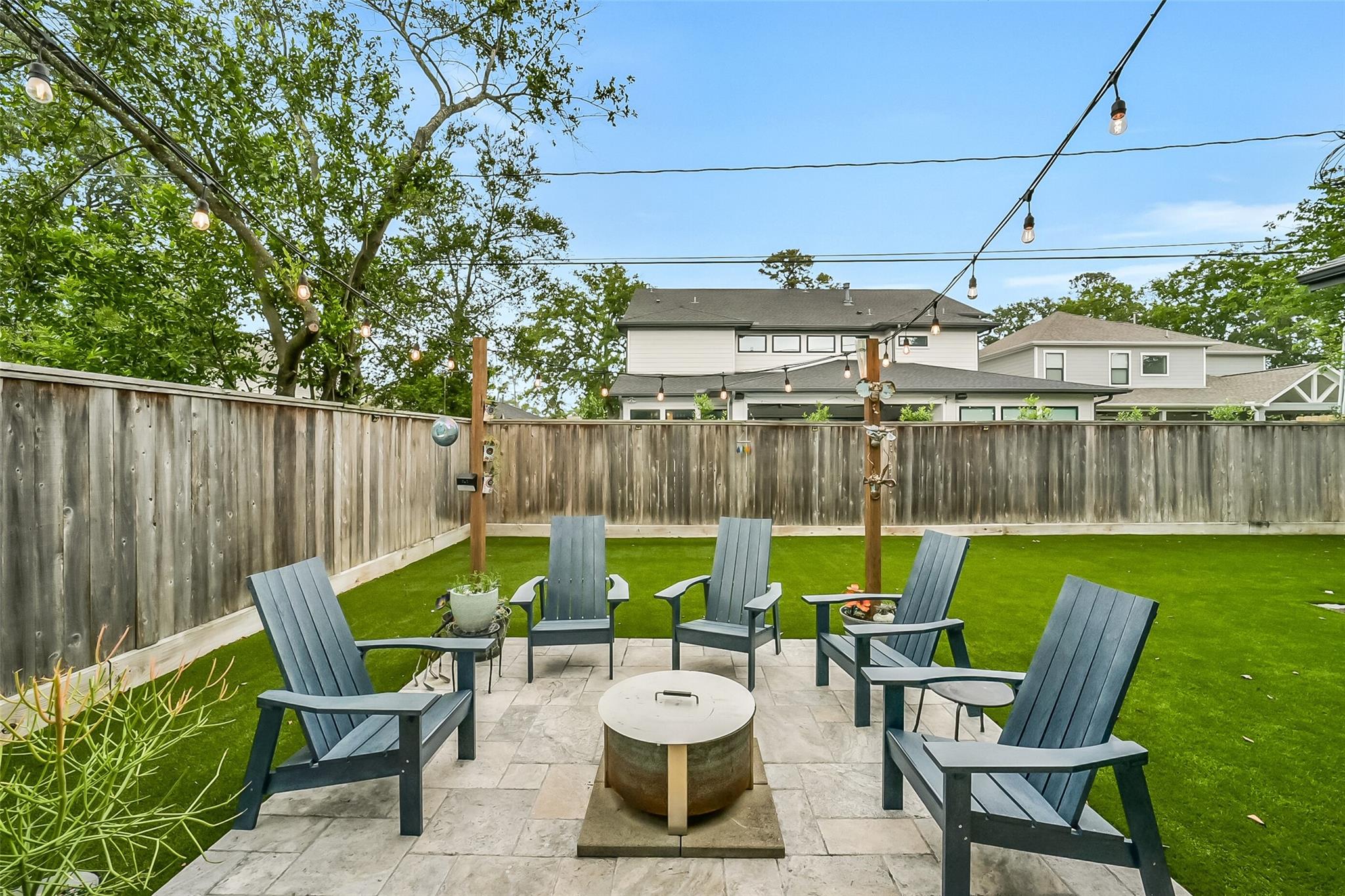 1216 Chantilly Lane