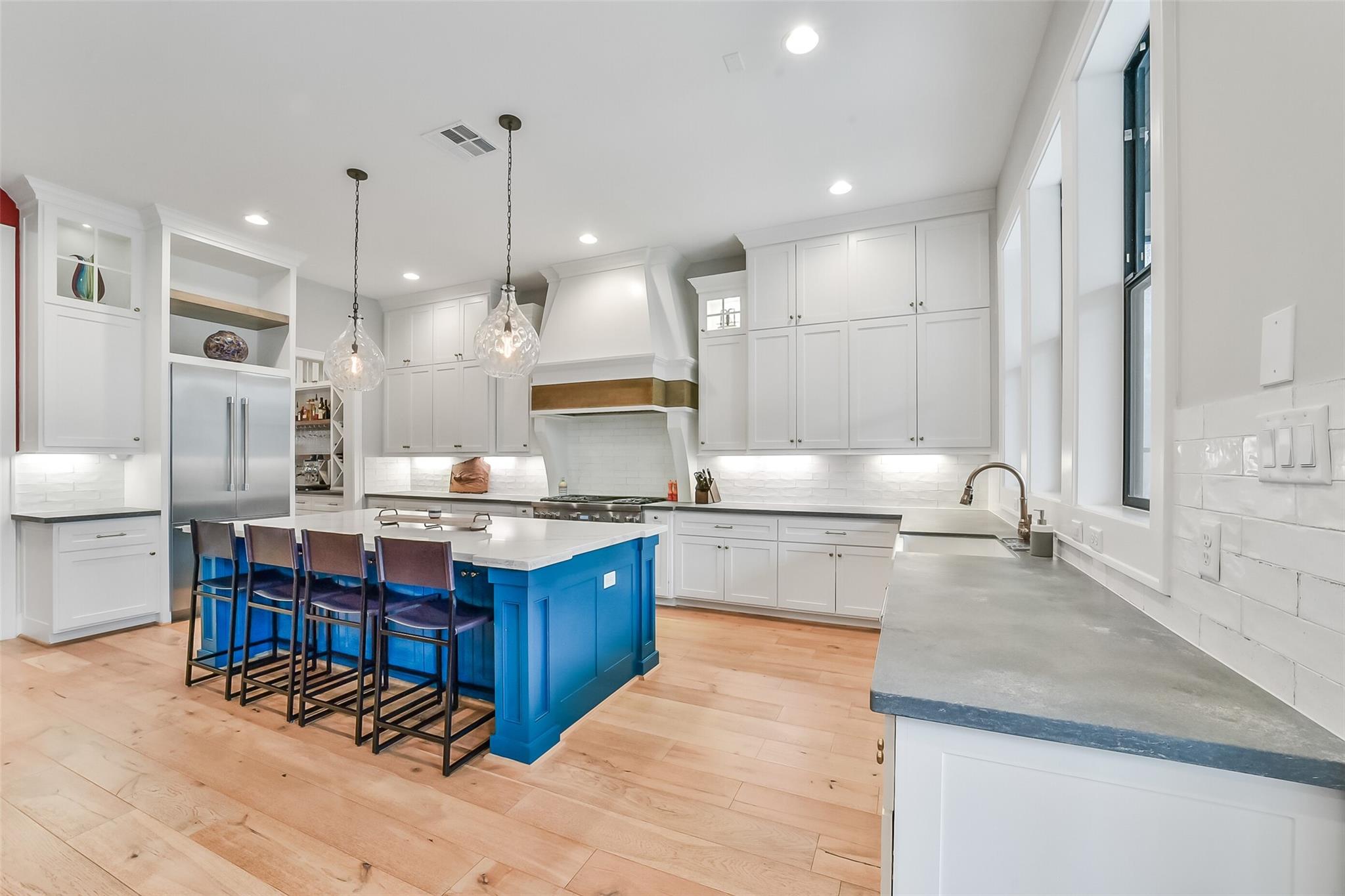 1216 Chantilly Lane