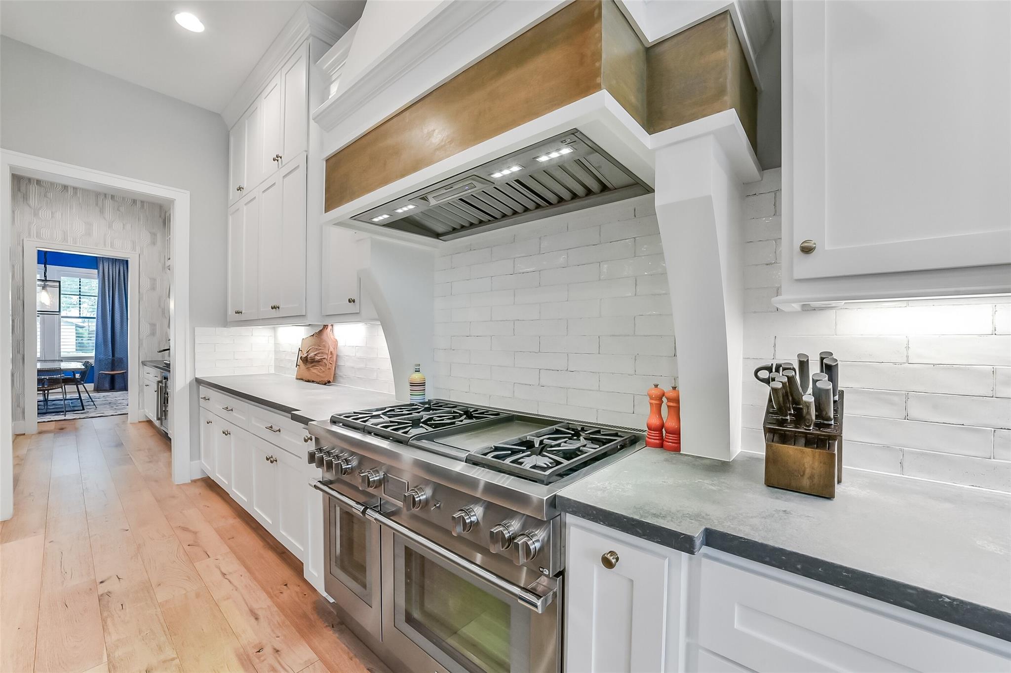 1216 Chantilly Lane