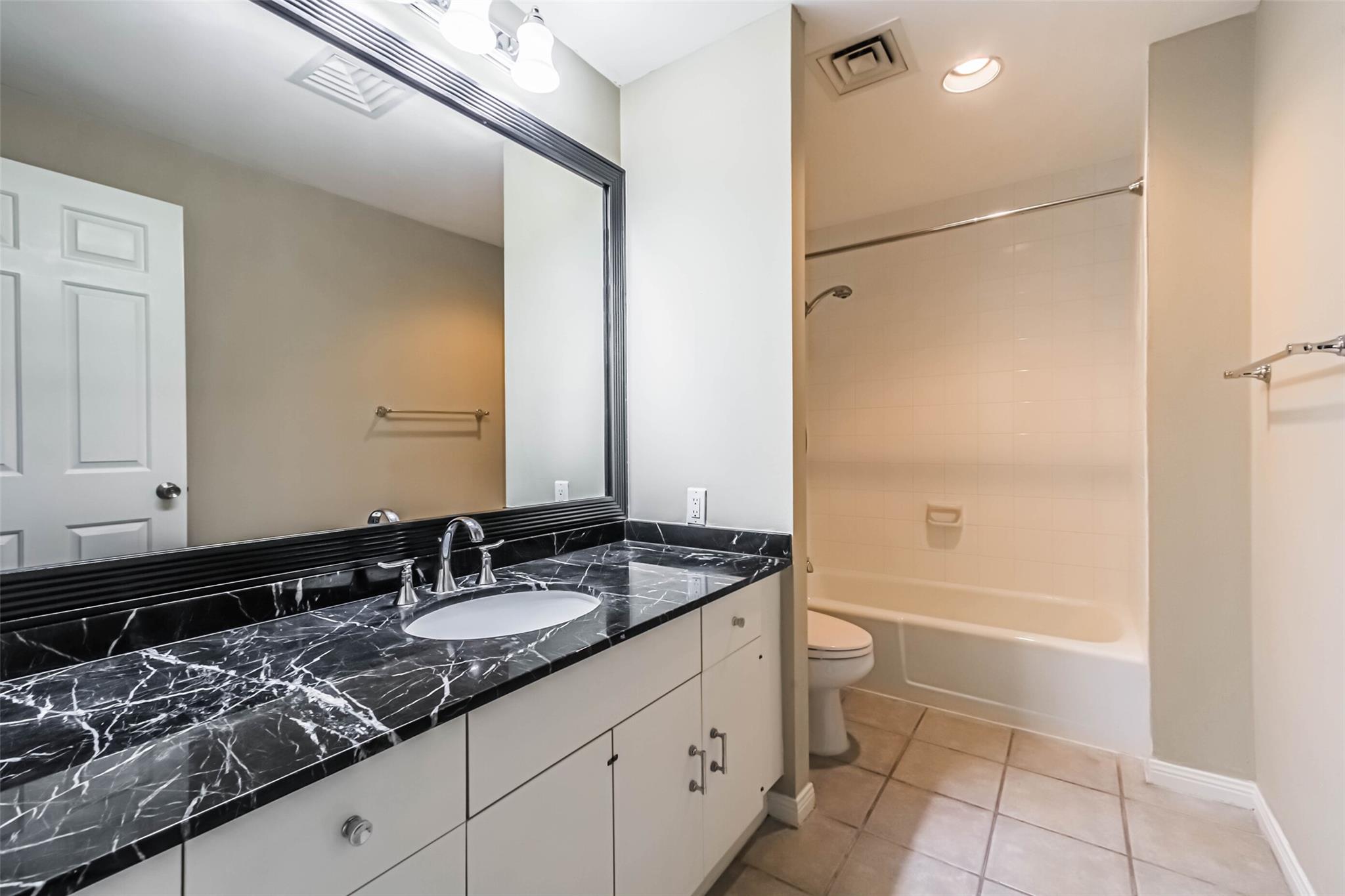 15 Greenway Plaza # 5C
