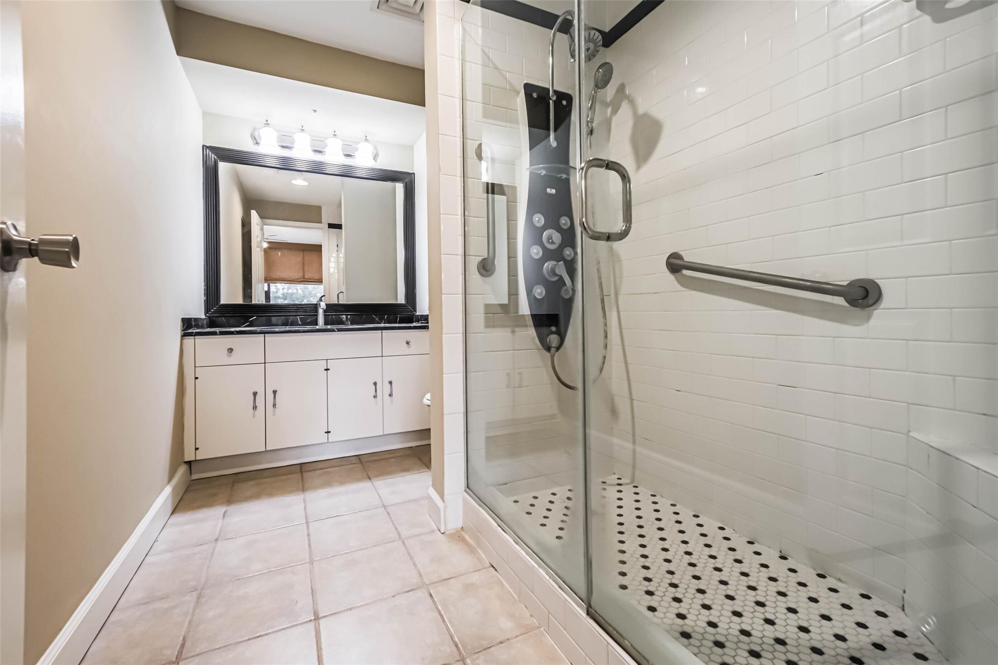 15 Greenway Plaza # 5C