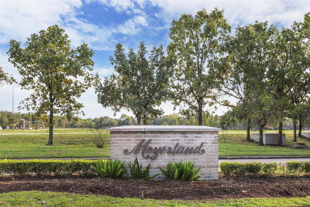 4927 Heatherglen Drive