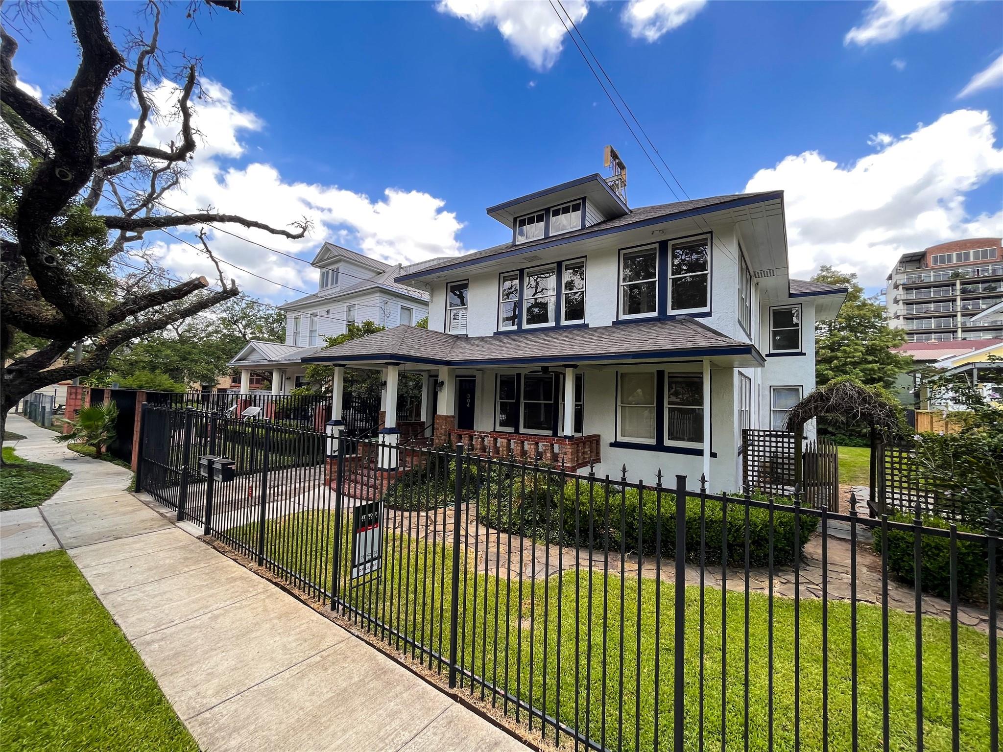 304 Sul Ross Street
